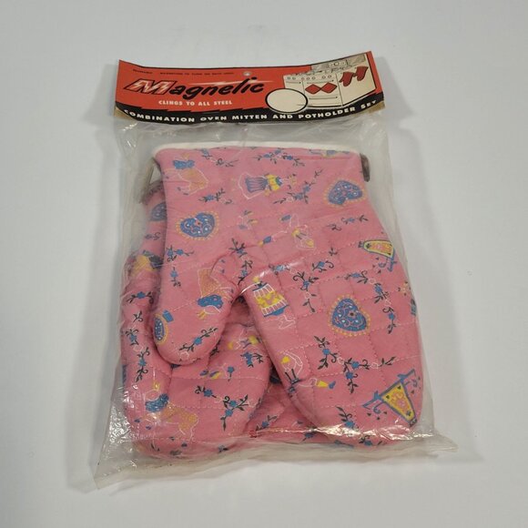 Vintage Magnetic Oven Mitts & Potholders Set Wolf Manufacturing 1950s Pink - Picture 1 of 8